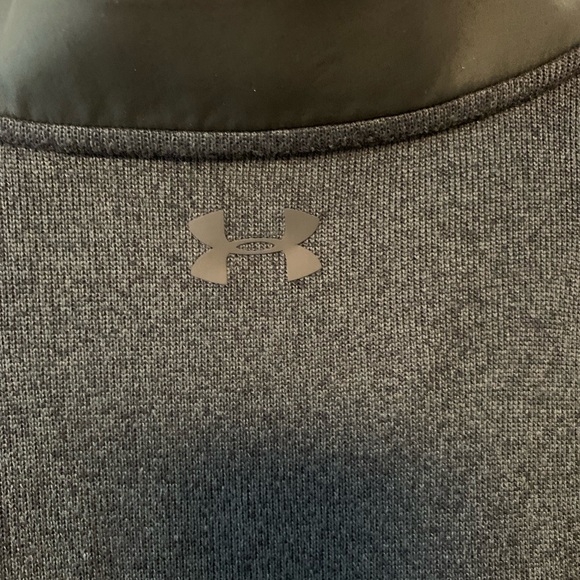 Under Armour Pullover - Picture 4 of 5